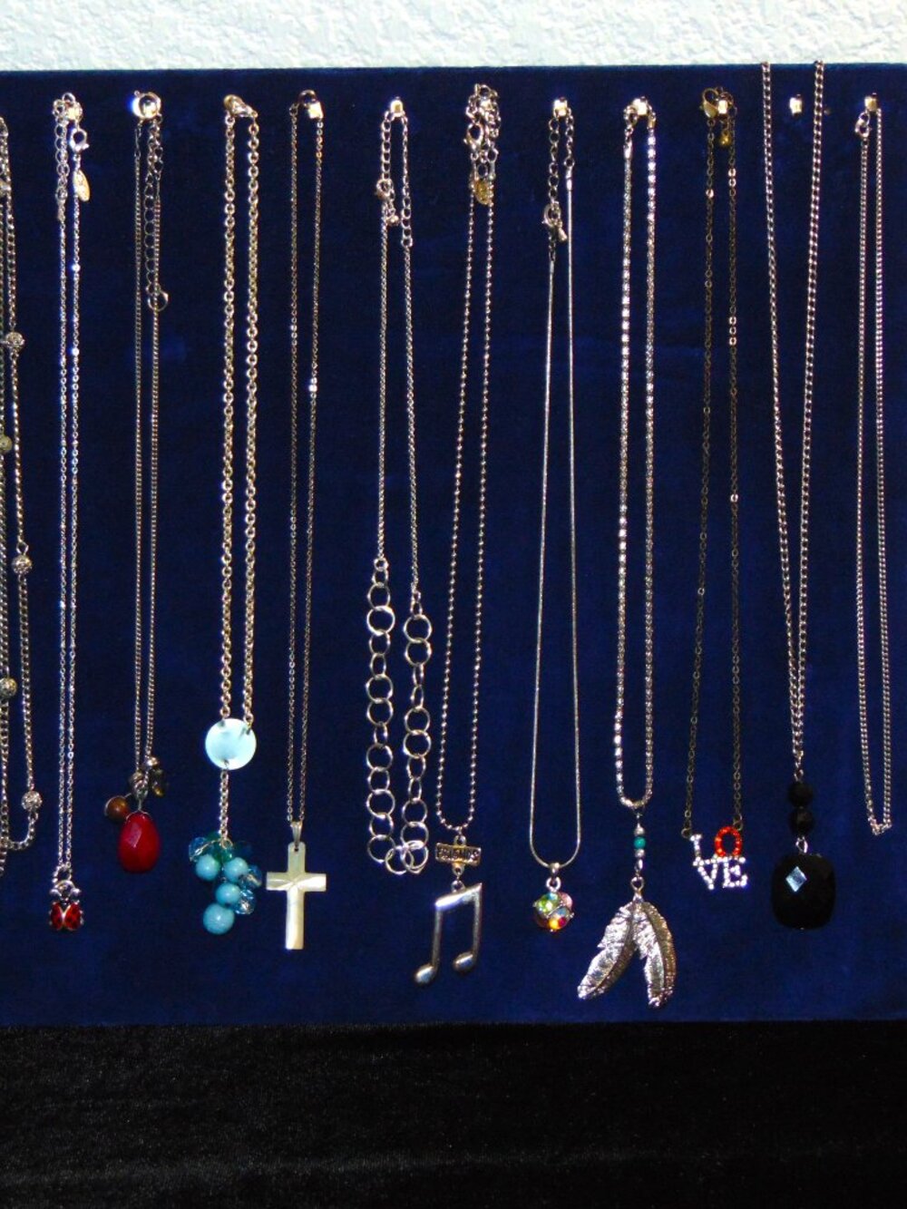 Vintage & Modern Assorted Silver Tone Necklace lot- very nice!